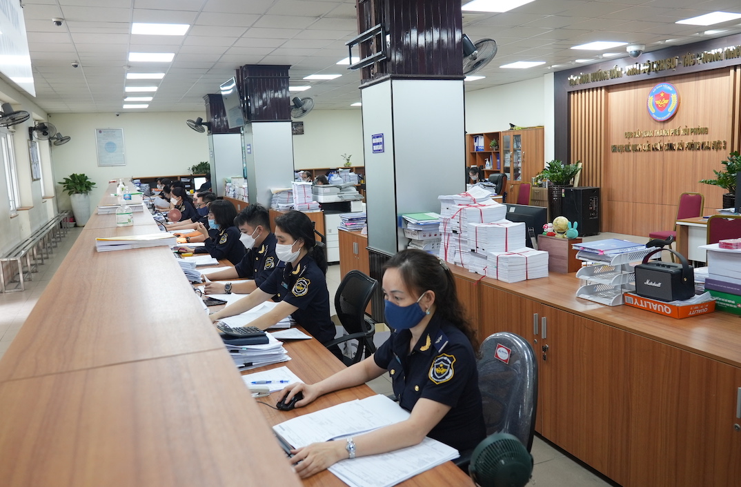 DNCX cần dịch vụ hải quan chuyên nghiệp để vượt thách thức luật pháp phức tạp, giảm rủi ro, tiết kiệm thời gian và tối ưu hóa quy trình XNK