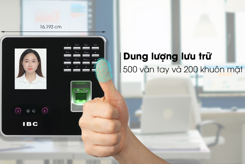 Máy chấm công nhận diện khuôn mặt sử dụng công nghệ AI để xác thực danh tính nhân viên