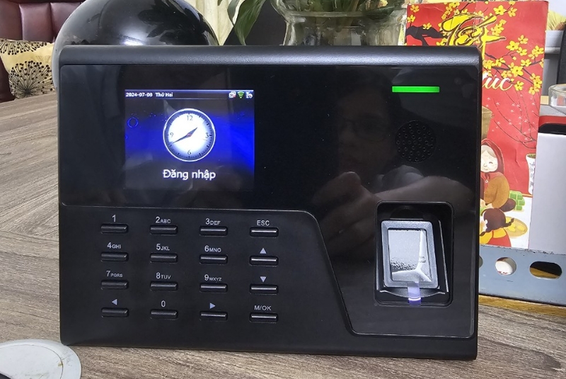 Trang bị máy chấm công hỗ trợ doanh nghiệp hạn chế các sai sót khi tính giờ công cho nhân viên