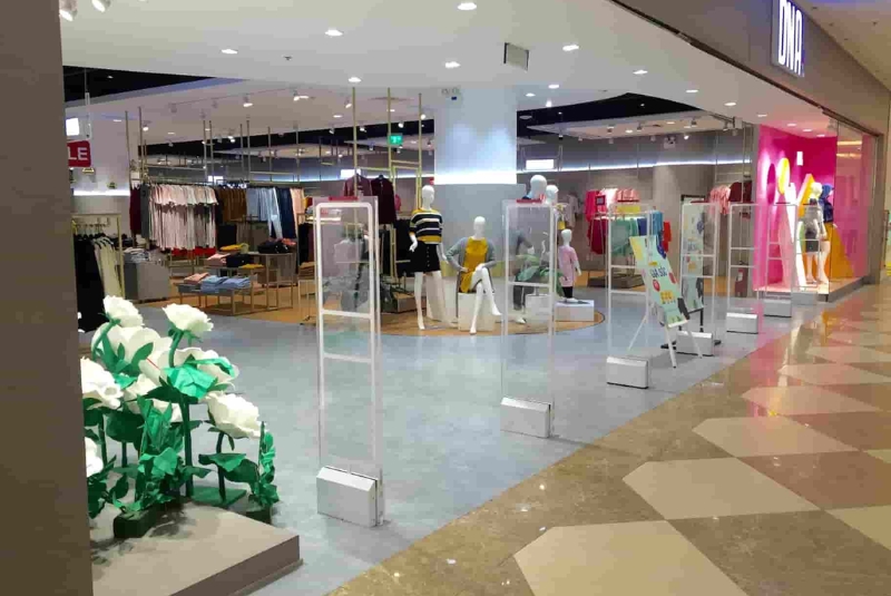 Thi công cổng từ an ninh tại Vinh là giải pháp được nhiều chủ cửa hàng, shop thời trang lựa chọn