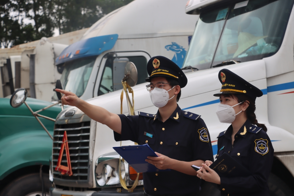 Nhật Thực cung cấp dịch vụ khai báo hải quan chuyên nghiệp, giúp doanh nghiệp EPE tiết kiệm thời gian và giảm thiểu rủi ro