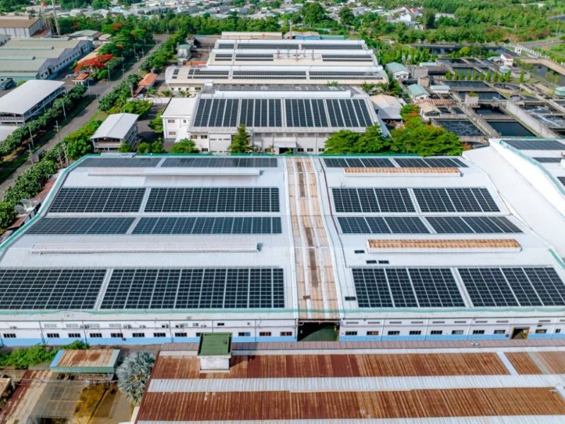 Lắp đặt hệ thống điện mặt trời cho nhà xưởng giúp Hòa Phát Hải Phòng giảm chi phí đều đặn