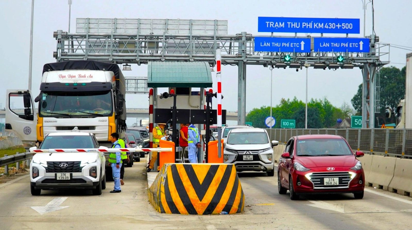 Barrier trạm thu phí giúp giảm thiểu ùn tắc giao thông, tăng hiệu quả thu phí đường bộ