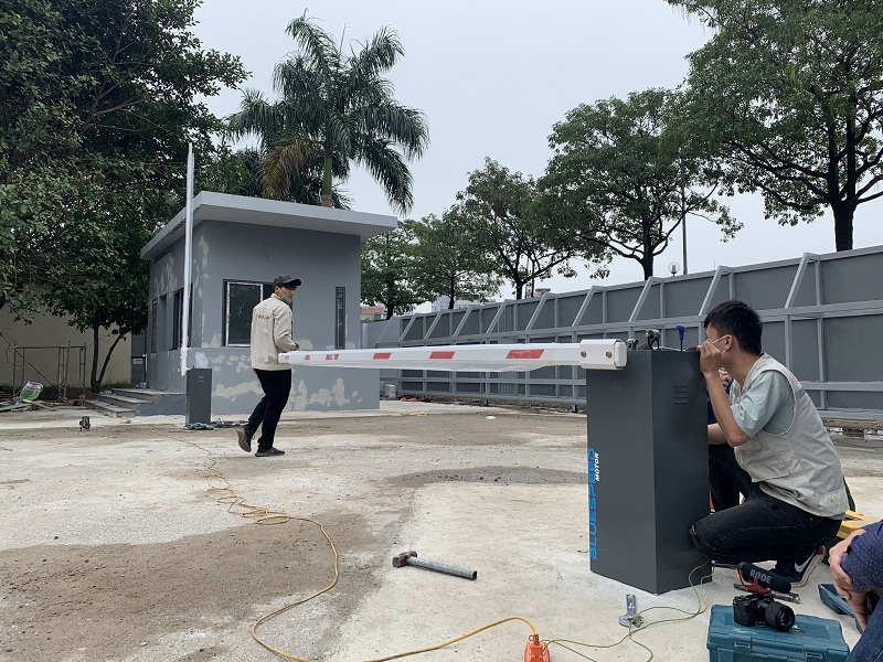 Thi công lắp đặt barie tự động tại cổng chung cư