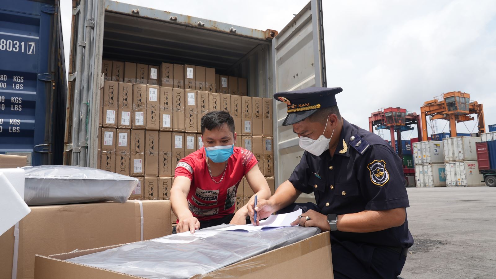 Thiệt hại tài chính và uy tín có thể xảy ra nếu DNCX không nắm vững quy định hải quan.