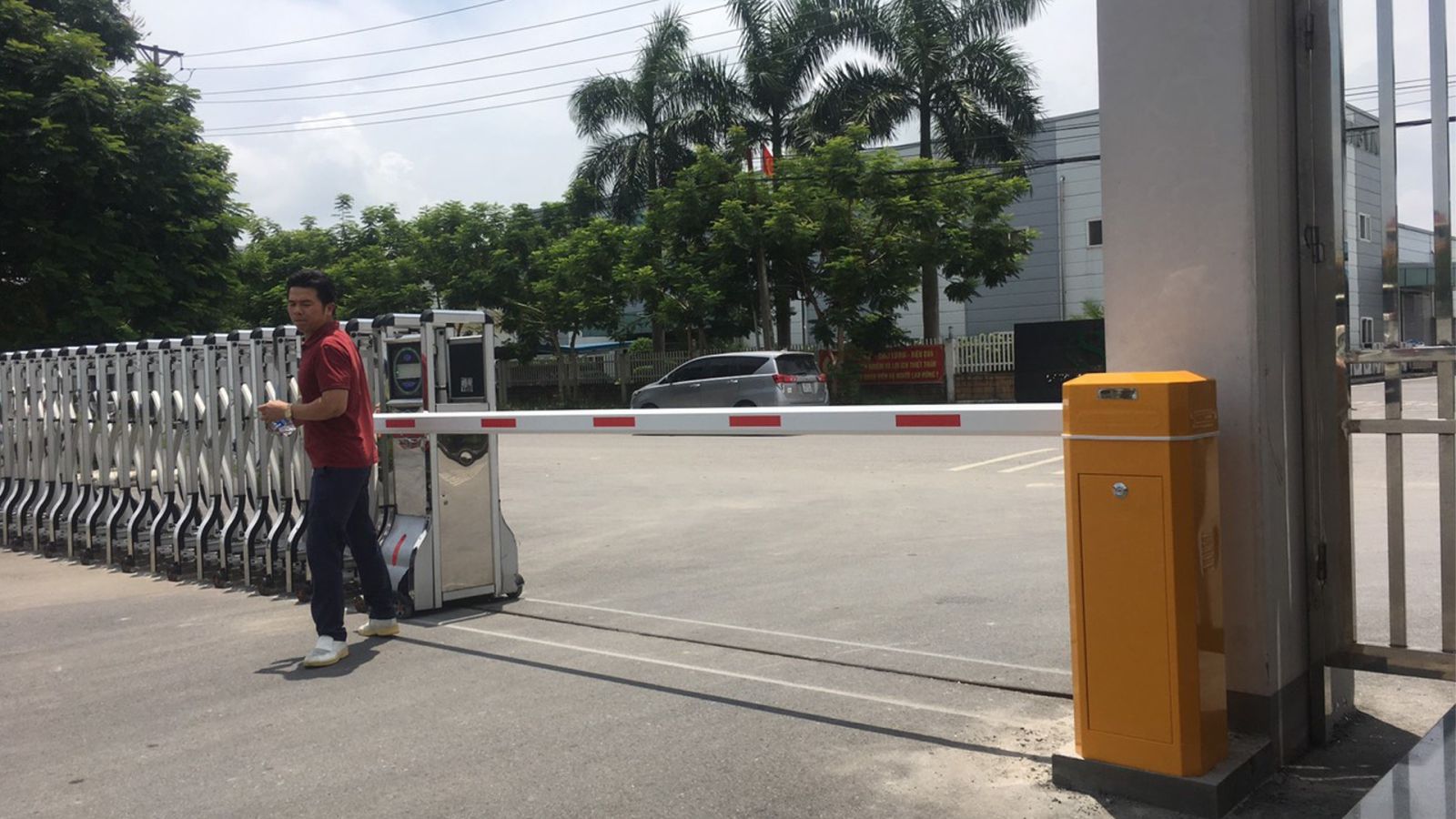 Barie có thể tự động đóng mở khi gặp vật cản cực kỳ an toàn