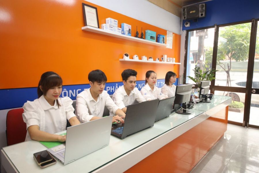 Chuyên viên Nhật Thực hỗ trợ doanh nghiệp soạn thảo hồ sơ điều kiện giám sát hải quan