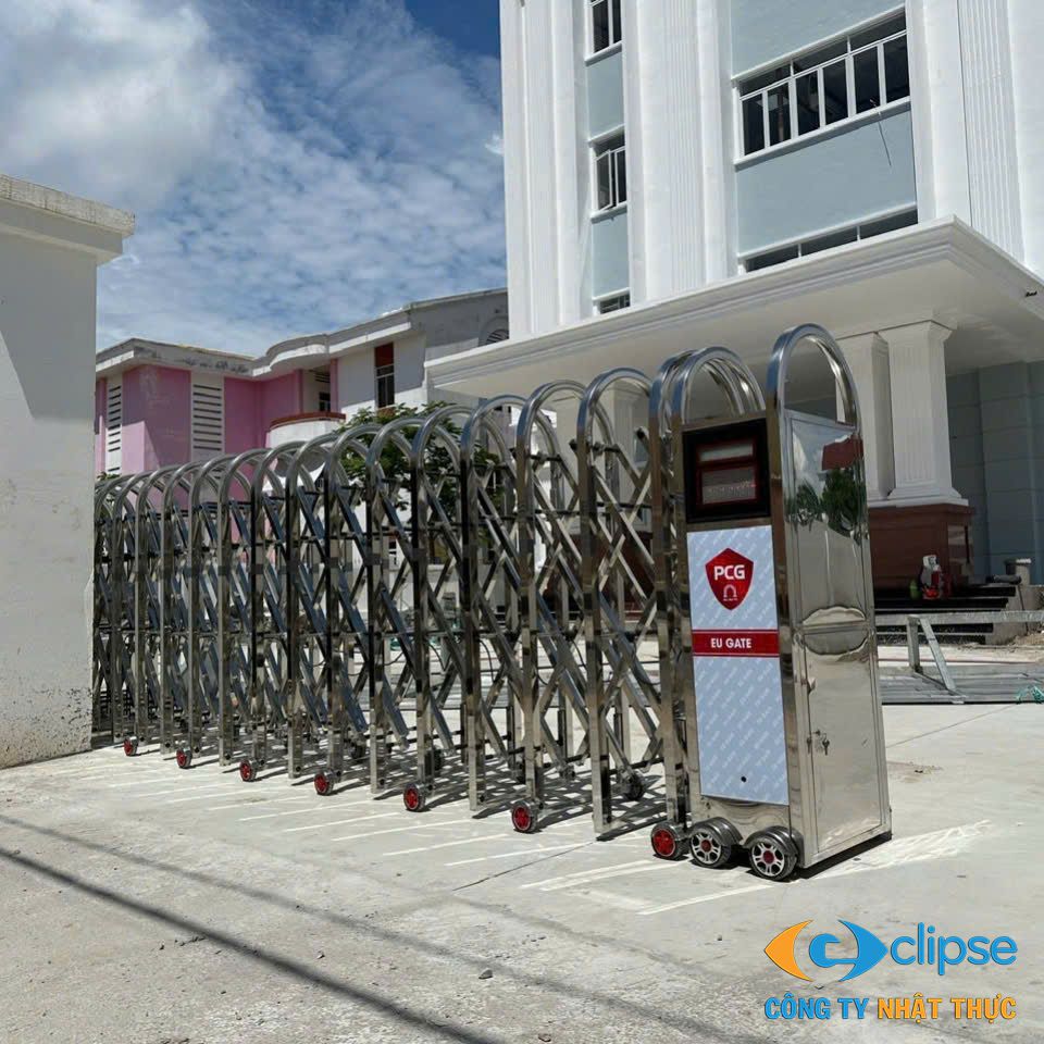 Cổng xếp Inox P-003