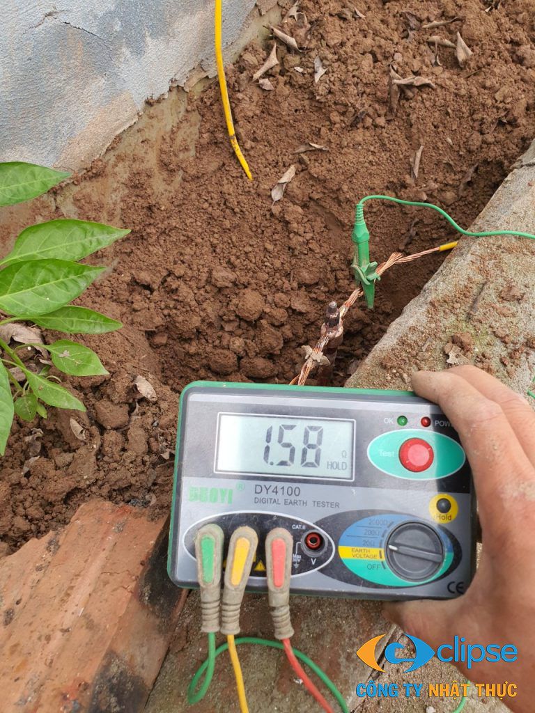 Nhật Thực lắp hộp kiểm tra âm đất, nắp gọn gàng, dễ mở khi cần đo kiểm định kỳ