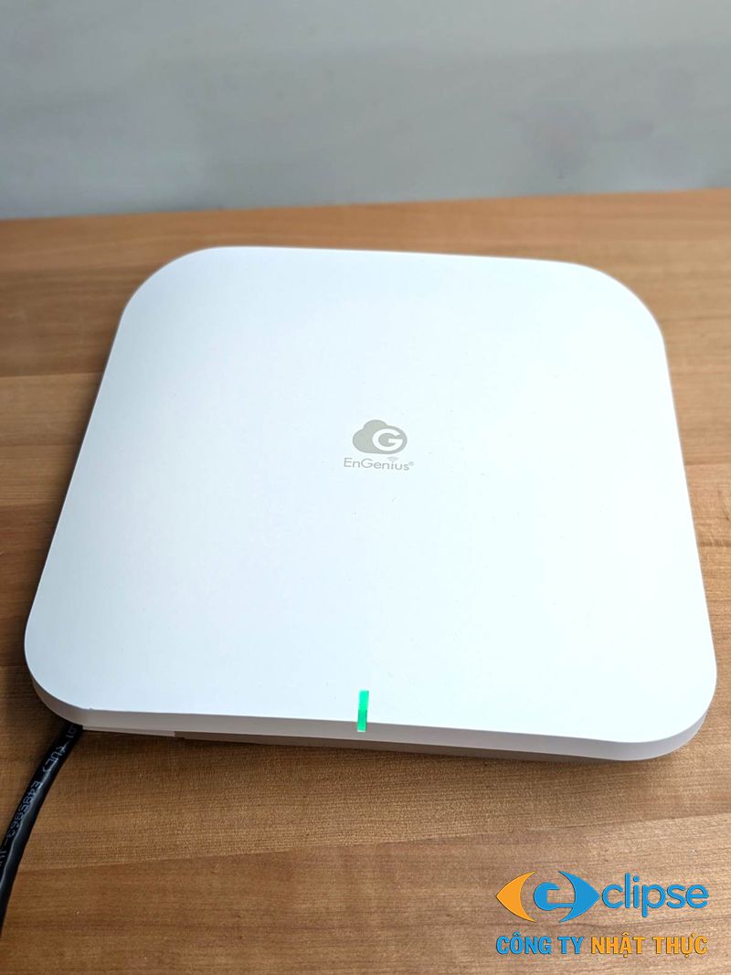 Thiết bị thu phát vô tuyến kèm phụ kiện Engenius ECW526