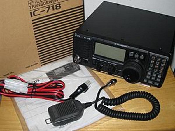Máy bộ đàm thu phát MF/HF Icom IC-M718