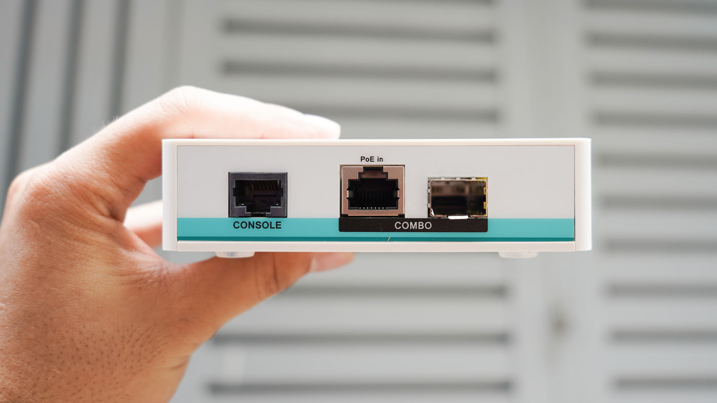 Bộ chuyển mạch MikroTik CRS106-1C-5S