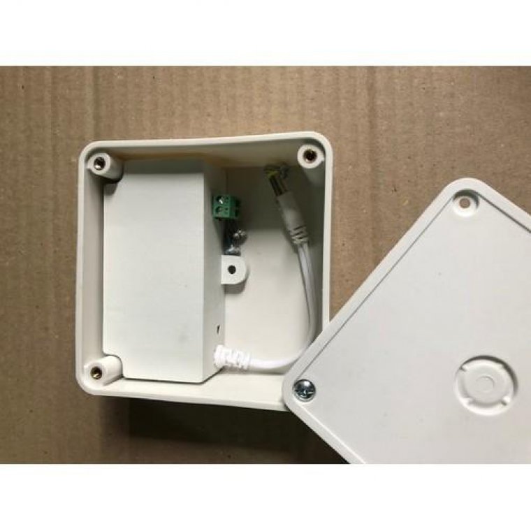 Hộp kĩ thuật liền nguồn