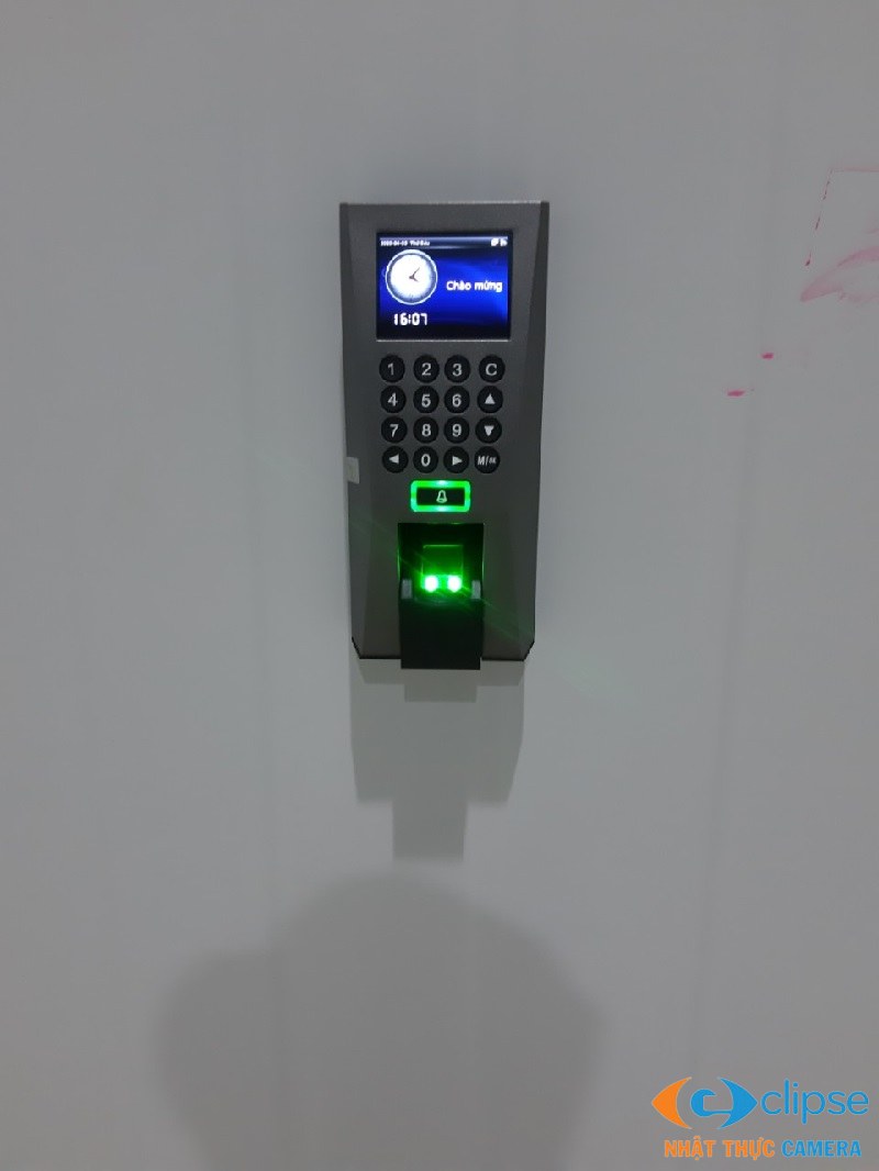 máy chấm công F18