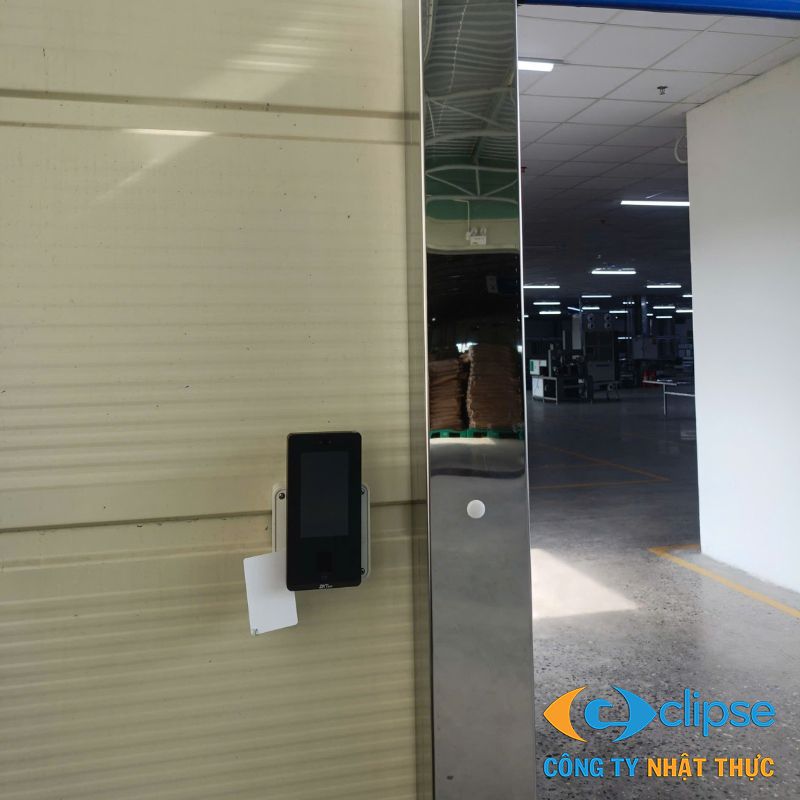 Hệ thống cảm biến mở cửa hiện đại