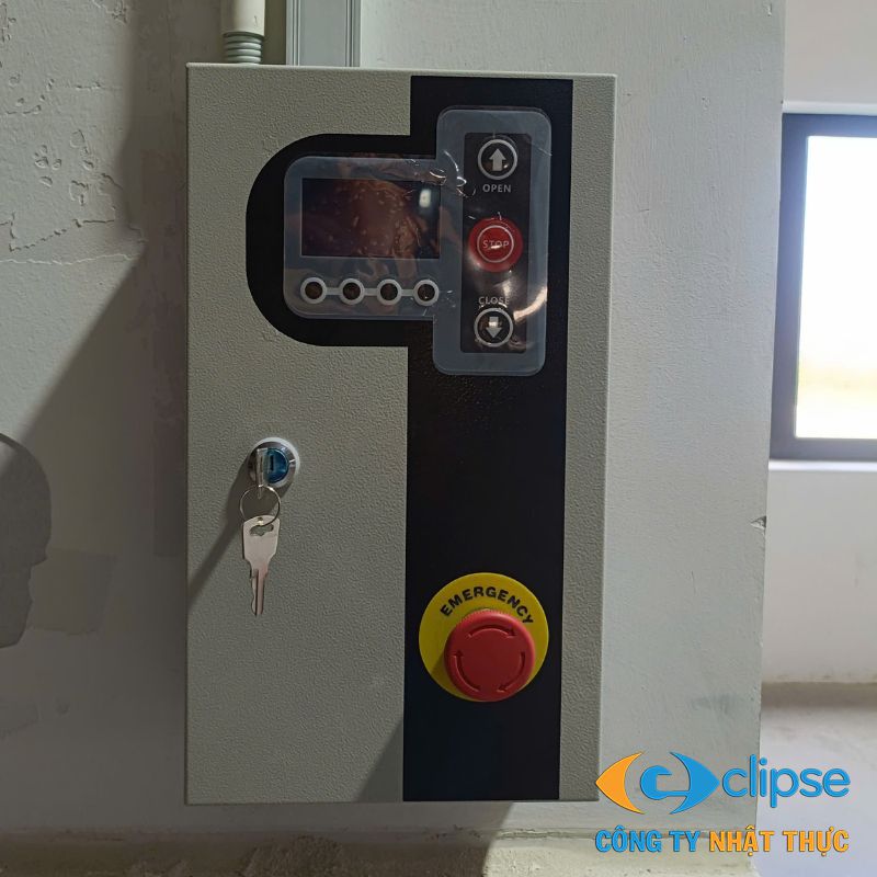 Bộ điều khiển xử lý tín hiệu để motor thực hiện chu kỳ đóng mở cửa