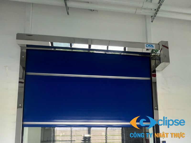Nhật Thực hoàn thiện hệ thống cửa cuốn nhanh cho khách hàng