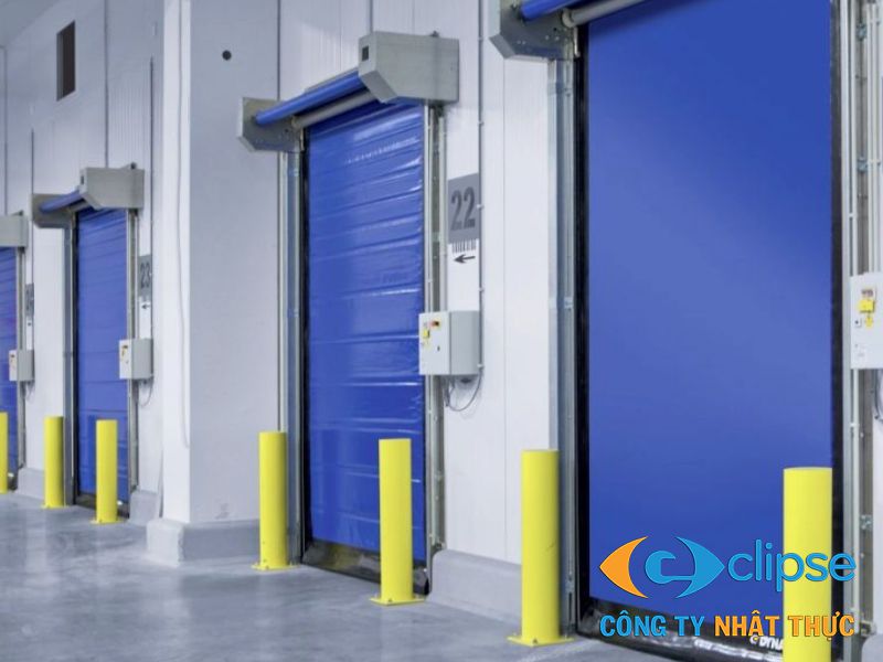 Cửa cuốn nhanh cách nhiệt hỗ trợ giữ nhiệt độ ổn định tại kho lạnh