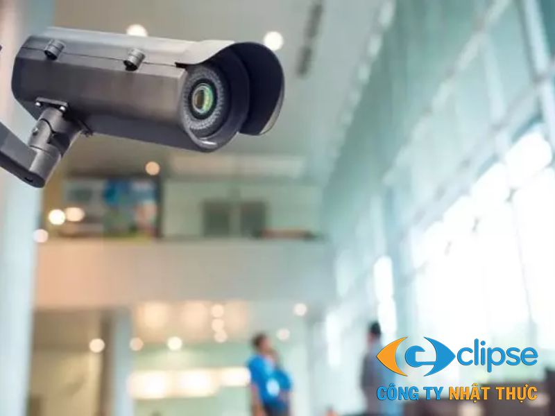 Kiểu dáng bán cầu chắc chắn của dòng camera đạt tiêu chuẩn chịu lực cao cấp