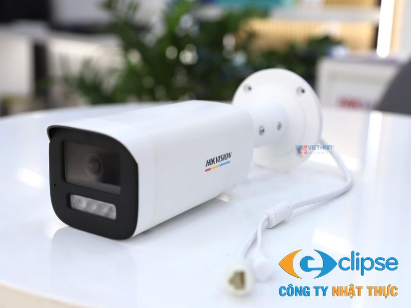 Camera ban đêm có màu giúp chủ nhà hoàn toàn yên tâm quan sát từ xa qua điện thoại.
