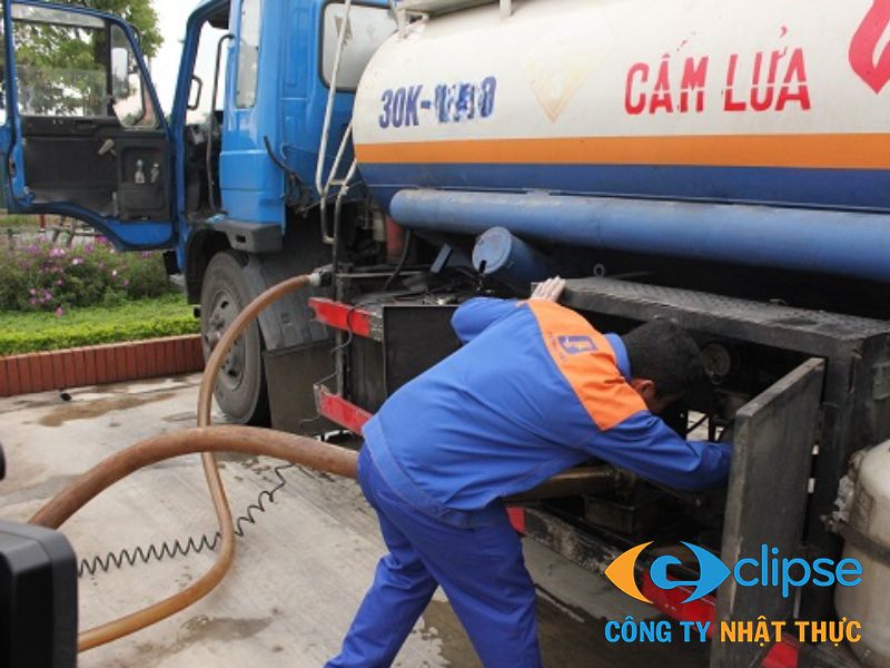 Hệ thống camera giúp kiểm soát quá trình bơm xăng dầu