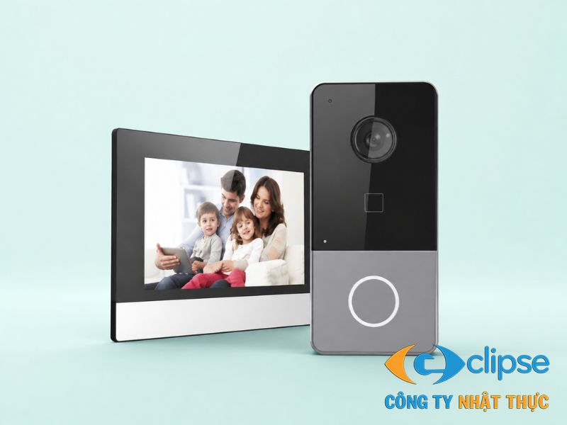 Màn hình chuông cửa IP Hikvision hiển thị sắc nét khách bấm chuông ngoài cửa.