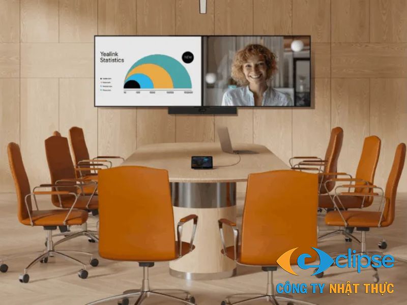 Màn hình hiển thị sắc nét kết hợp với thiết bị All-In-One tạo nên không gian họp hiện đại.