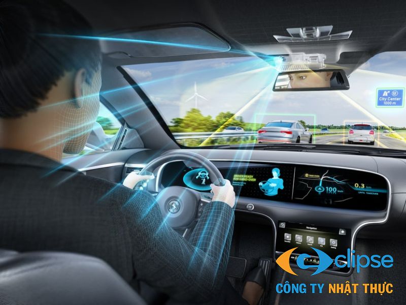 Góc quay camera trong cabin hiển thị rõ khu vực làm việc của tài xế