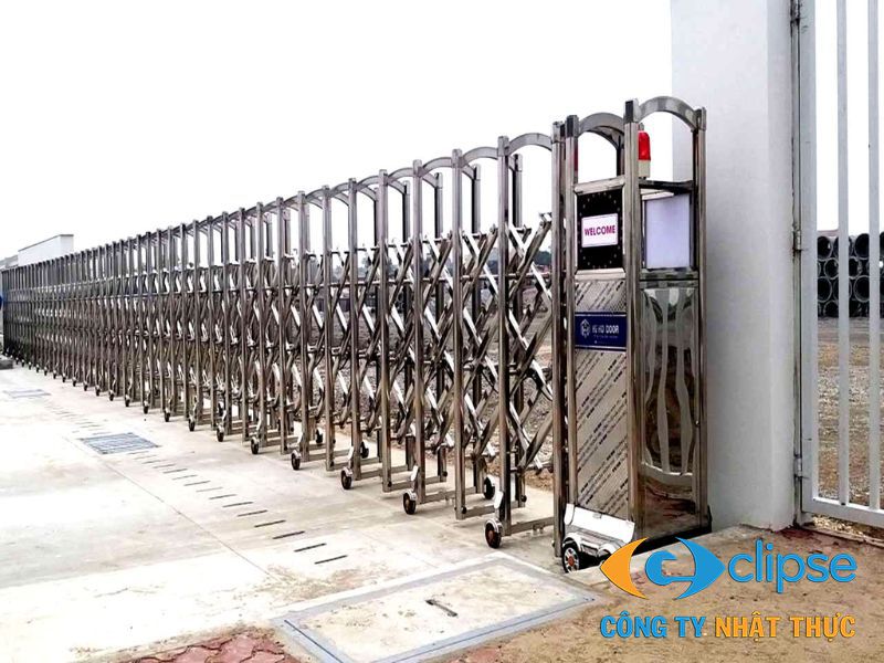 Mẫu cổng xếp inox tự động thực tế tại Bắc Ninh