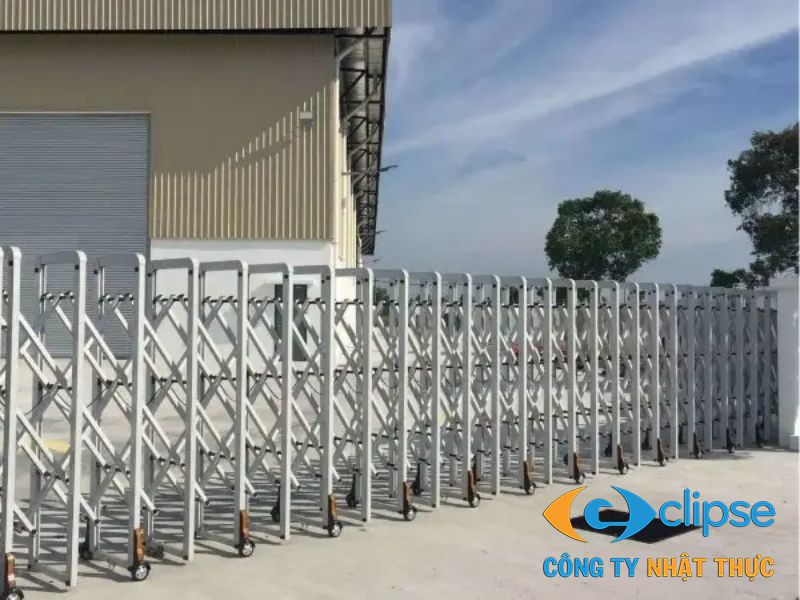 Mẫu cổng xếp inox Hà Nội do Nhật Thực triển khai thi công