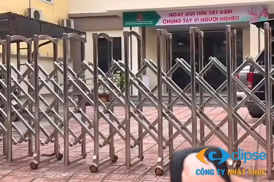 Mẫu cổng xếp inox tự động