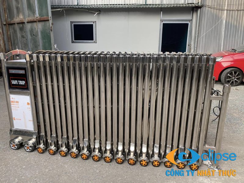 Cổng xếp inox Hưng Yên không chỉ là vật chắn mà còn là giải pháp quản lý thông minh