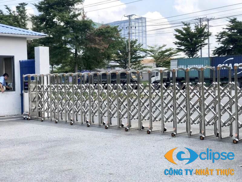 Dự án cổng xếp inox 304 cho khối cơ quan hành chính do Nhật Thực triển khai