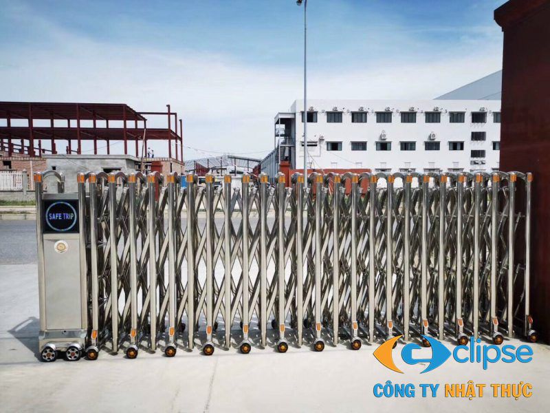 Cổng xếp inox 304 rất phù hợp với điều kiện khí hậu tại Thái Bình
