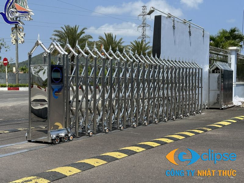 Báo giá cổng xếp inox Nhật Thực chính hãng, bền đẹp