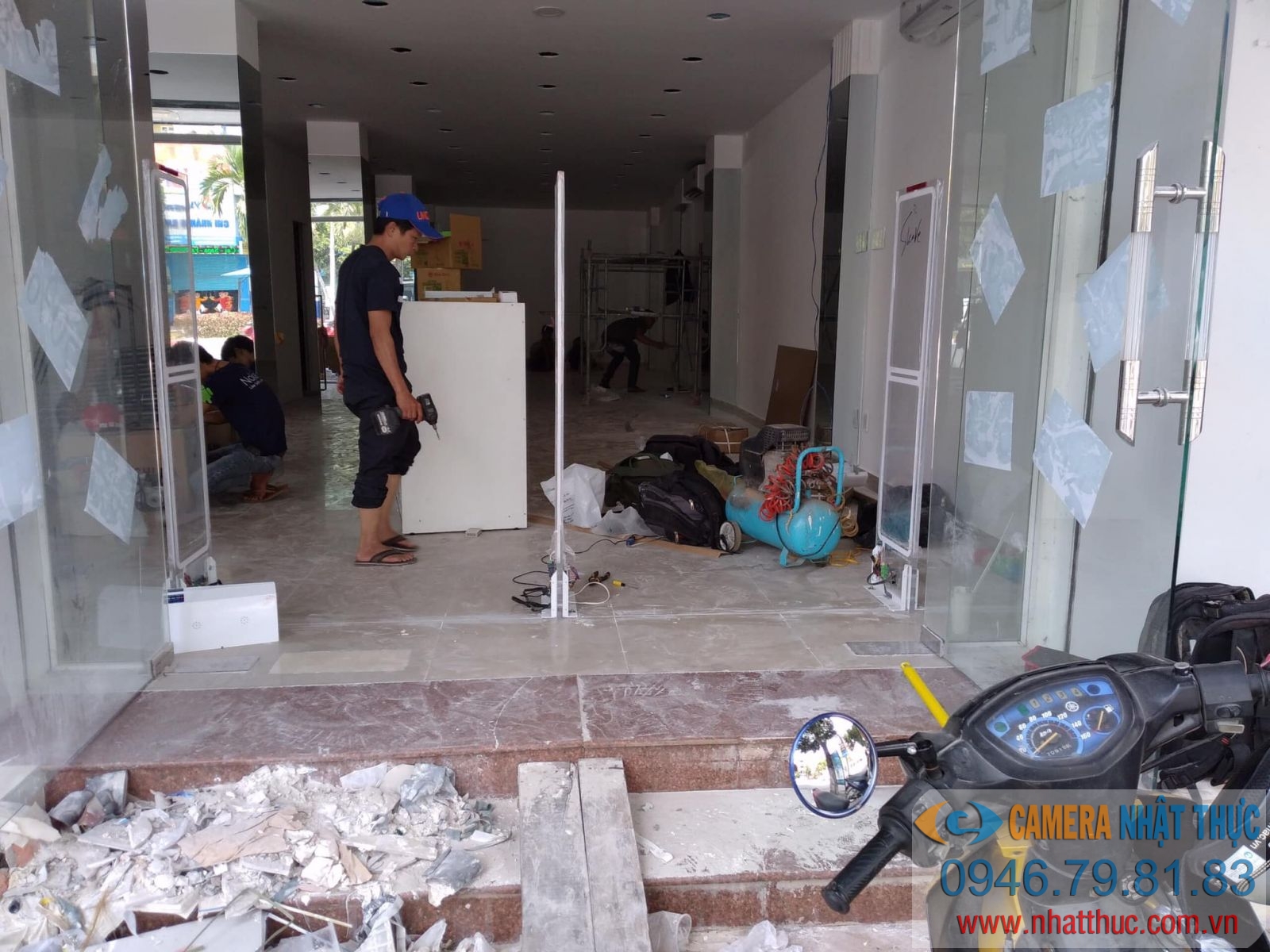 Lắp đặt cổng từ an ninh cho shop thời trang cao cấp