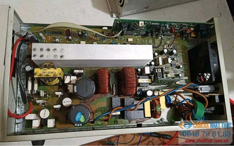 Cấu tạo bên trong bộ lưu điện UPS