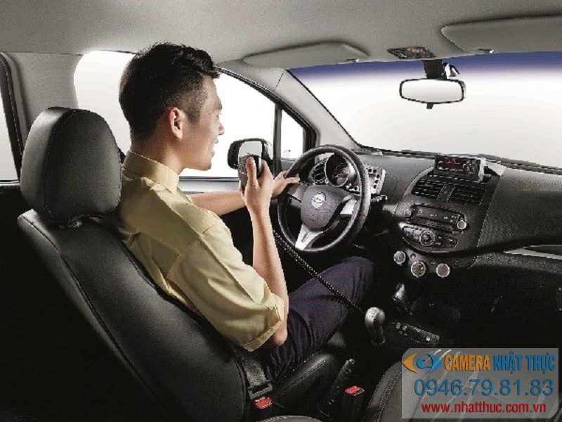 Bộ đàm trạm được lắp đặt trong taxi