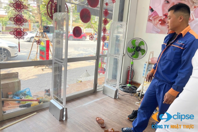 Quy trình lắp đặt cổng từ an ninh Vĩnh Long được Nhật Thực triển khai tỉ mỉ, đảm bảo tính thẩm mỹ