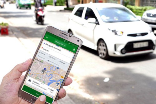 Taxi phải lắp đặt camera và dán phù hiệu
