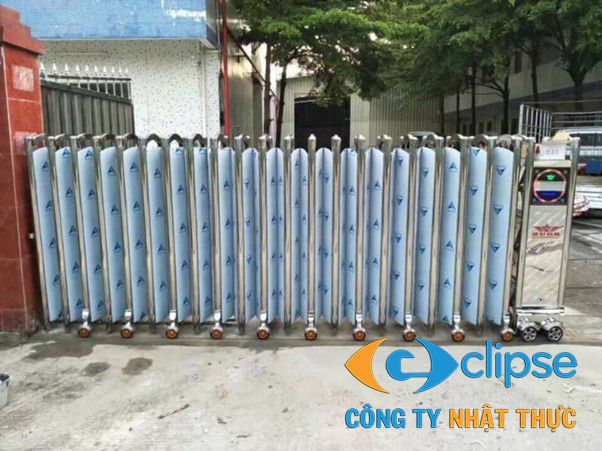 Cổng xếp bị kẹt, không co giãn được hoặc vận hành nặng nề