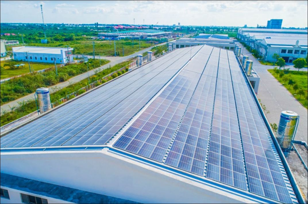 Lắp đặt tấm pin mặt trời trên mái nhà dân dụng tại Hải Dương
