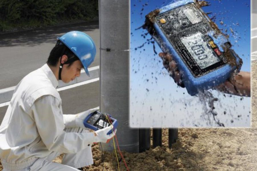 Kỹ thuật viên Nhật Thực đang thực hiện đo điện trở tiếp địa định kỳ cho khách hàng