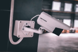 Camera giám sát cho kho ngoại quan – Yêu cầu bắt buộc & giải pháp đạt chuẩn