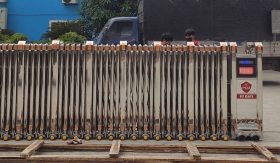 Cổng xếp Inox P-023
