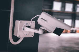 Camera giám sát cho kho ngoại quan – Yêu cầu bắt buộc & giải pháp đạt chuẩn