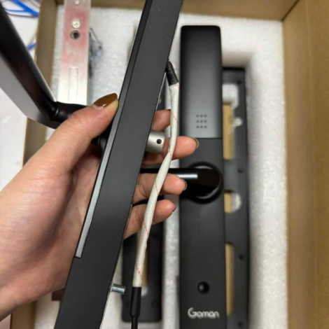Khóa cửa nhôm thông minh GOMAN GM-SL283W