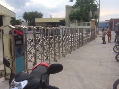 Cổng xếp Inox P-005 - VN