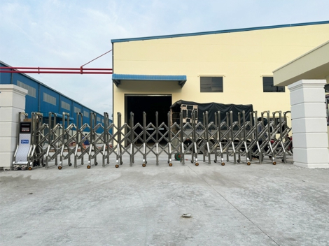 Cổng xếp Inox P-031